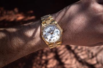 1995 Rolex 18K YG Diamond Bark Day-Date 18308 White Roman Numeral Dial 