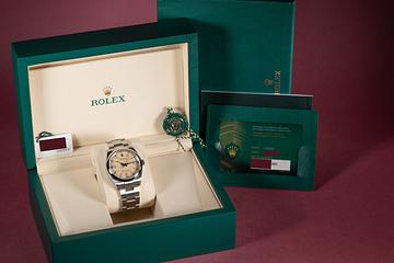ROLEX OYSTER PERPETUAL ボックス　コマ付 2025 Rolex Oyster Perpetual 126000 Beige with Box and Papers