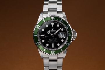 2005 Rolex Green Submariner 16610LV with Service Box and RSC