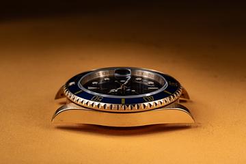 2005 Rolex 18K YG Submariner 16618 Blue Dial and Chinese Date Disk