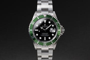 2005 Rolex Submariner 16610LV with Box, Papers & Rolex Service Papers