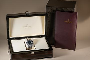 2007 Patek Philippe Nautilus 5800/1A with Box and Papers