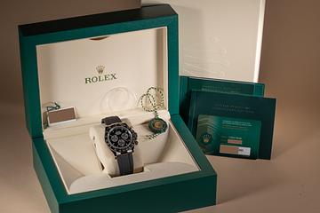 【残りわずか】 2023 Rolex Daytona 126519LN Black Dial with Box and Papers 邦楽