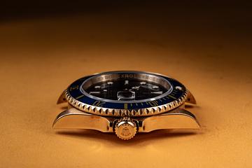 2005 Rolex 18K YG Submariner 16618 Blue Dial and Chinese Date Disk